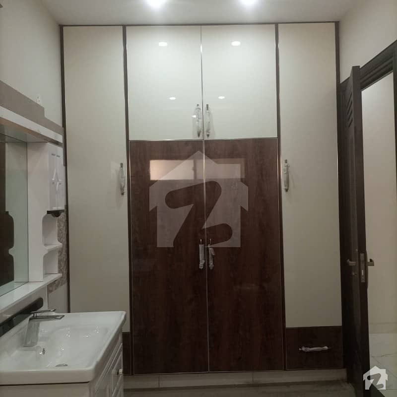 پی آئی اے ہاؤسنگ سکیم لاہور میں 6 کمروں کا 15 مرلہ مکان 3.65 کروڑ میں برائے فروخت۔