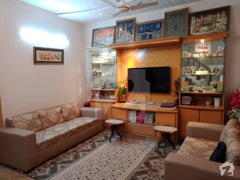 جوہر ٹاؤن فیز 2 جوہر ٹاؤن لاہور میں 5 کمروں کا 5 مرلہ مکان 1.5 کروڑ میں برائے فروخت۔