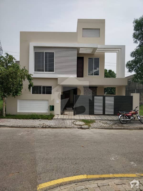 10 Marla Facing Park Brand New House For Sale