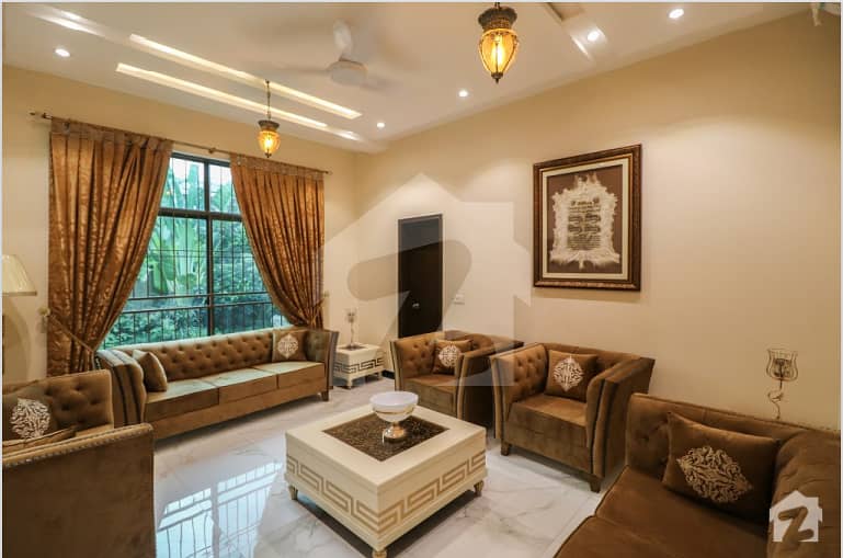 واپڈا ٹاؤن لاہور میں 6 کمروں کا 1 کنال مکان 4.45 کروڑ میں برائے فروخت۔