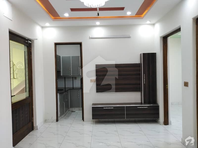 کینال ویلی مین کینال بینک روڈ لاہور میں 3 کمروں کا 5 مرلہ مکان 1.05 کروڑ میں برائے فروخت۔