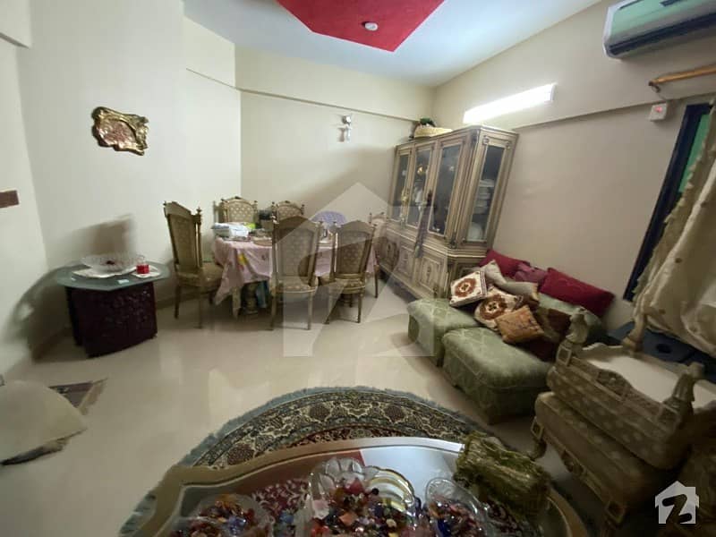 فریرے ٹاؤن کراچی میں 3 کمروں کا 10 مرلہ فلیٹ 4 کروڑ میں برائے فروخت۔