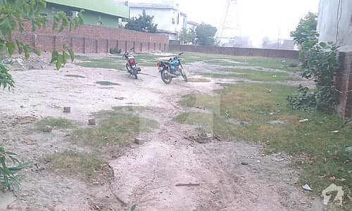 گلفشاں ٹاؤن - بلاک بی گلفشاں ٹاؤن لاہور میں 1.4 کنال رہائشی پلاٹ 1.2 کروڑ میں برائے فروخت۔