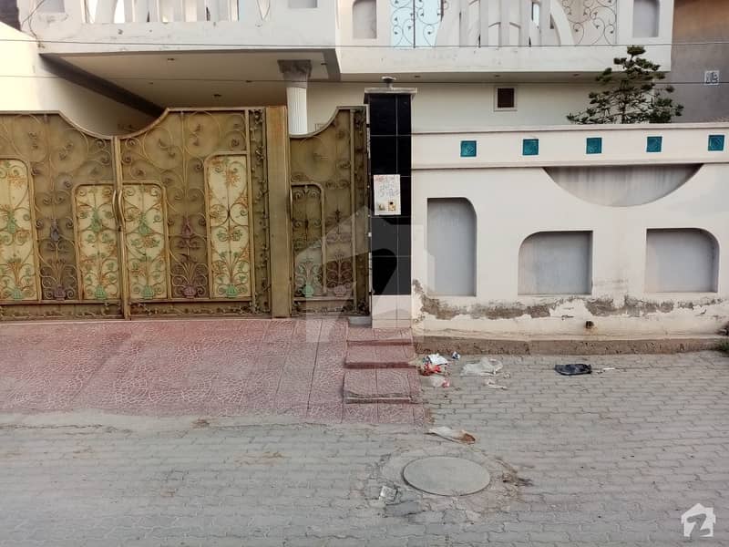 فیصل کالونی اوکاڑہ میں 5 کمروں کا 11 مرلہ مکان 1.25 کروڑ میں برائے فروخت۔