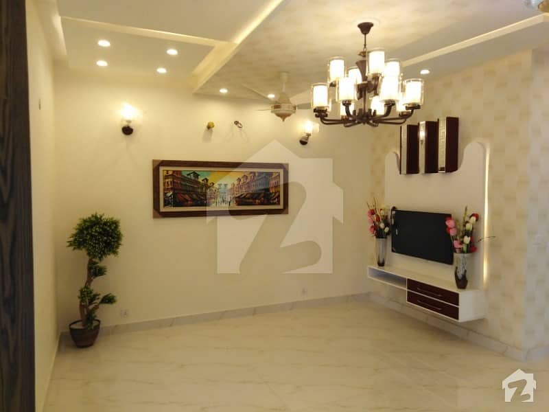 بحریہ ٹاؤن گلبہار بلاک بحریہ ٹاؤن سیکٹر سی بحریہ ٹاؤن لاہور میں 5 کمروں کا 10 مرلہ مکان 75 ہزار میں کرایہ پر دستیاب ہے۔