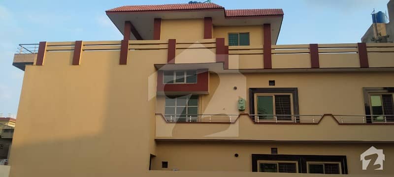 گلشنِ راوی لاہور میں 5 کمروں کا 10 مرلہ مکان 3.5 کروڑ میں برائے فروخت۔