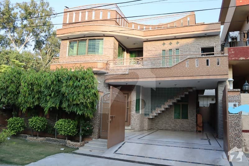 Golden Location 10 Marla Villa For Sale In Wapda Town