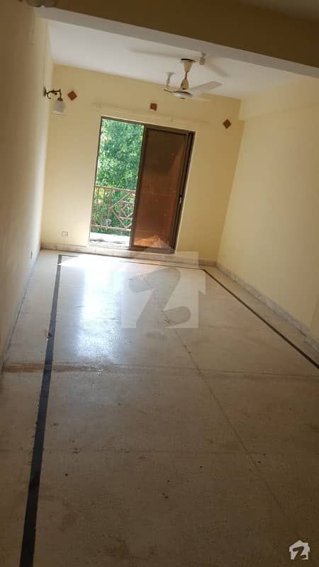 Good 1200  Square Feet Flat For Rent In G-7