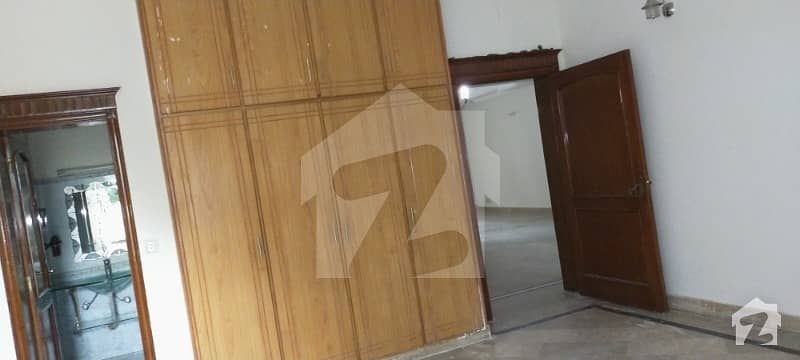 جوہر ٹاؤن لاہور میں 3 کمروں کا 5 مرلہ مکان 1.3 کروڑ میں برائے فروخت۔
