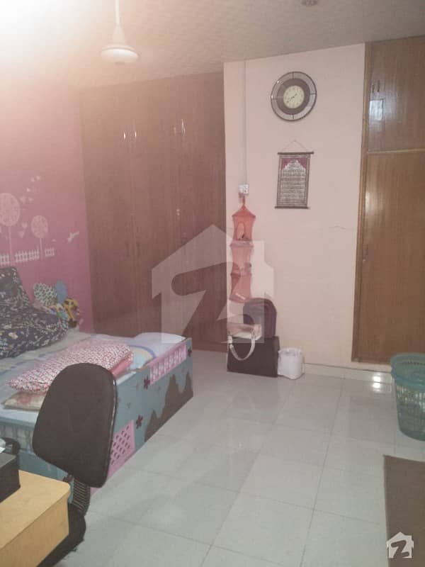 محمودآباد نمبر 5 محمود آباد کراچی میں 6 کمروں کا 4 مرلہ مکان 2.5 کروڑ میں برائے فروخت۔
