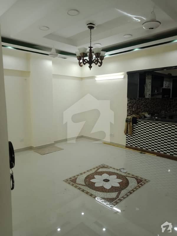 خیابان اتحاد روڈ کراچی میں 3 کمروں کا 7 مرلہ فلیٹ 2.1 کروڑ میں برائے فروخت۔