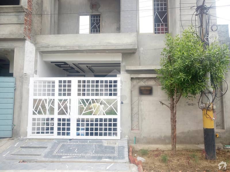 الاحمد گارڈن ہاوسنگ سکیم جی ٹی روڈ لاہور میں 4 کمروں کا 5 مرلہ مکان 83 لاکھ میں برائے فروخت۔