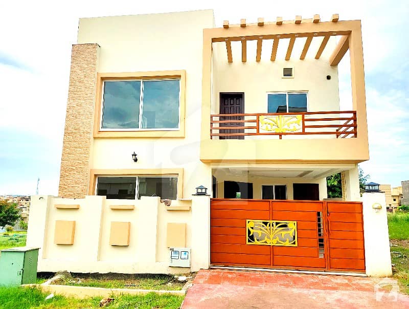 Spacious House For Sale At Near To Mosque And Park