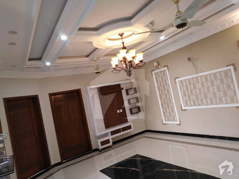ایل ڈی اے ایوینیو لاہور میں 2 کمروں کا 10 مرلہ بالائی پورشن 38 ہزار میں کرایہ پر دستیاب ہے۔