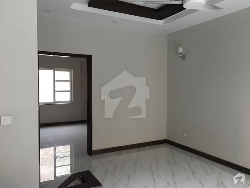 1125  Square Feet Upper Portion In Nishat Colony For Rent