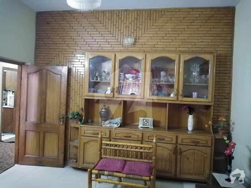 کے آر ایل روڈ راولپنڈی میں 6 کمروں کا 8 مرلہ مکان 1.55 کروڑ میں برائے فروخت۔