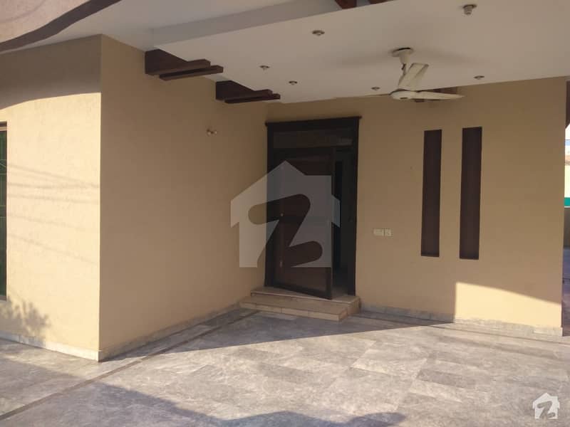 In Punjab Coop Housing - Block E House For Rent Sized 2250  Square Feet