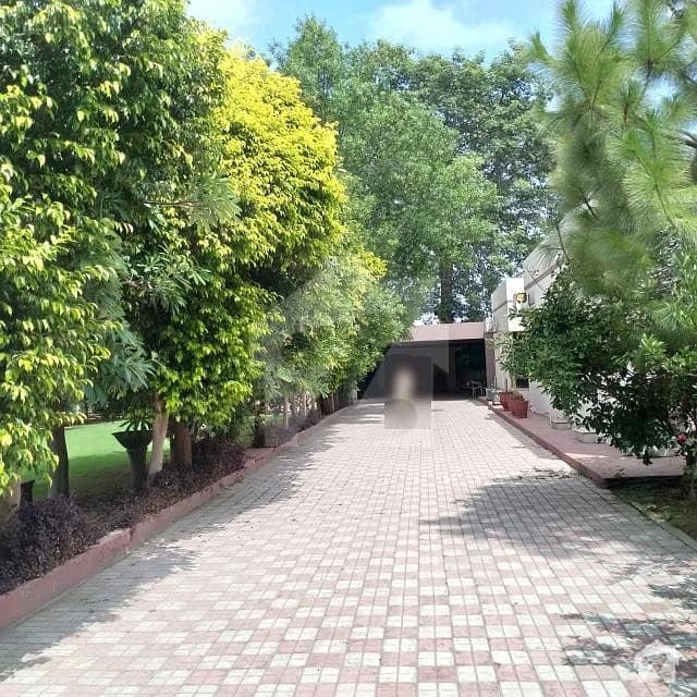 بیدیاں روڈ لاہور میں 4 کمروں کا 4 کنال فارم ہاؤس 6 کروڑ میں برائے فروخت۔