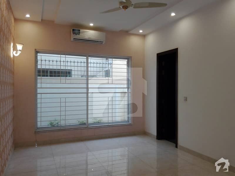 2250  Square Feet Upper Portion Available For Rent In Paragon City - Grove Block