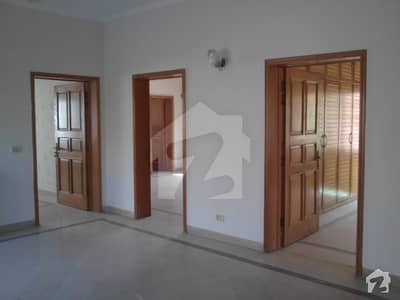 1 Kanal Facing Park Out Class Upper Portion For Rent In Phase 4 1 Kanal Facing Park Out Class Upper Portion For Rent In Phase 4