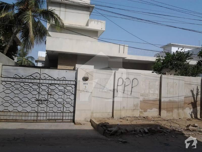 طارق روڈ کراچی میں 4 کمروں کا 3 مرلہ مکان 1.8 کروڑ میں برائے فروخت۔