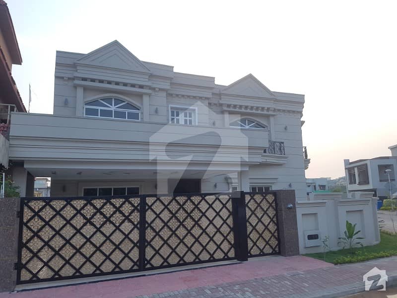 1.1 Kanal Corner Brand New House For Sale