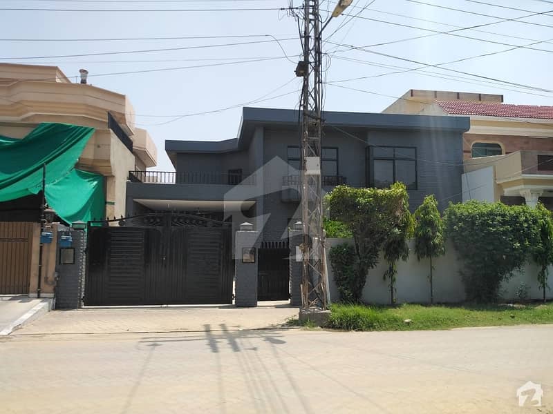 1 Kanal House Situated In Canal View For Rent