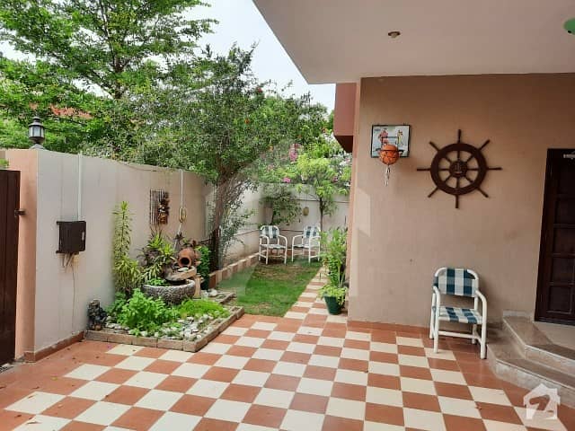 Corner 350 yd House For Sale In NHS Karsaz