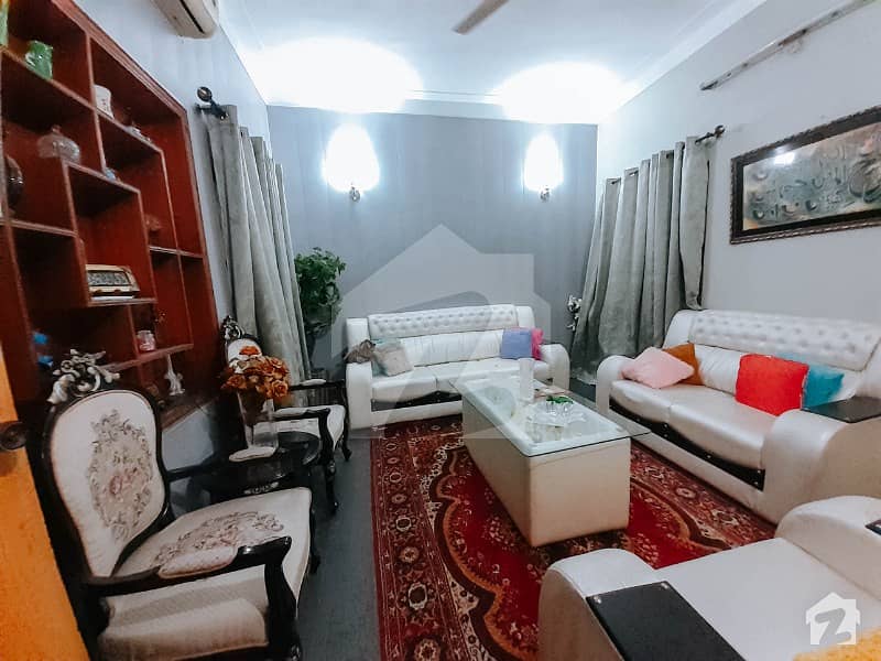 سمن آباد مین بولیورڈ سمن آباد لاہور میں 9 کمروں کا 7 مرلہ مکان 4.5 کروڑ میں برائے فروخت۔