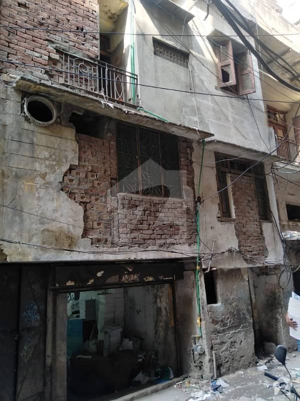 اردو بازار لاہور میں 4 مرلہ عمارت 3.25 کروڑ میں برائے فروخت۔