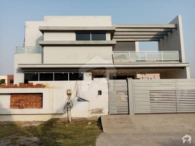 1 Kanal House Available For Sale In DC Colony 1 Kanal House Available For Sale In DC Colony