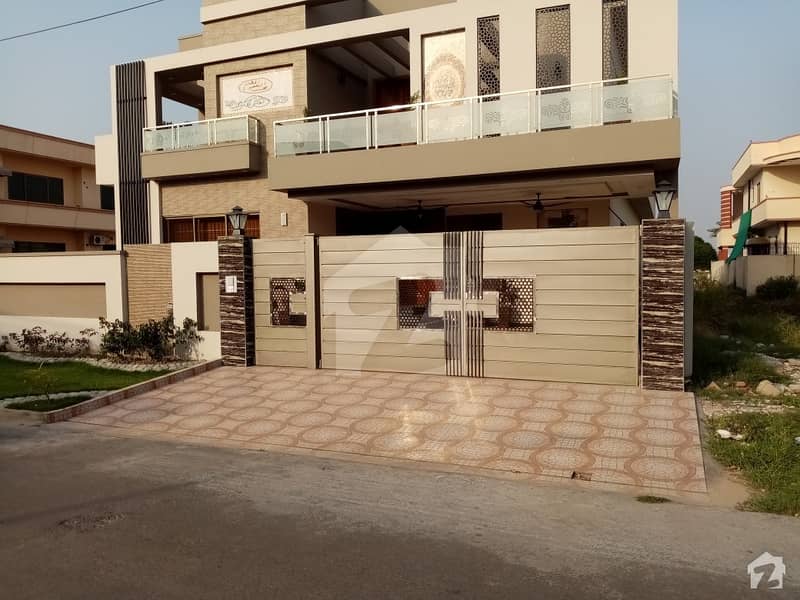 1 Kanal House Is Available For Sale In DC Colony