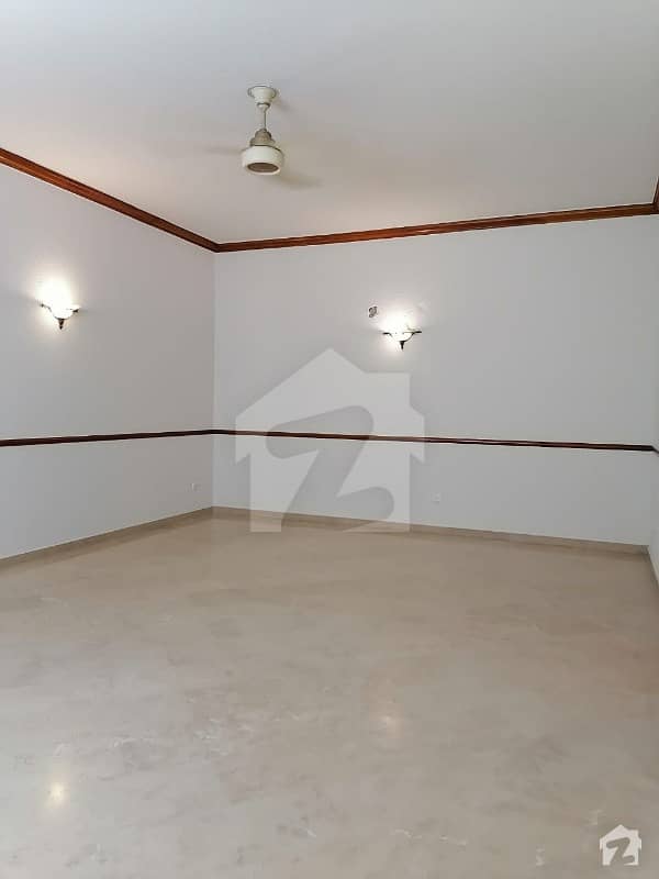 25 Marla Corner House For Sale In Cavalry Ground Lahore