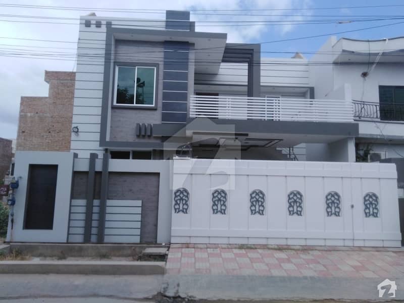 المجید پیراڈایئز رفیع قمر روڈ بہاولپور میں 4 کمروں کا 10 مرلہ مکان 1.6 کروڑ میں برائے فروخت۔