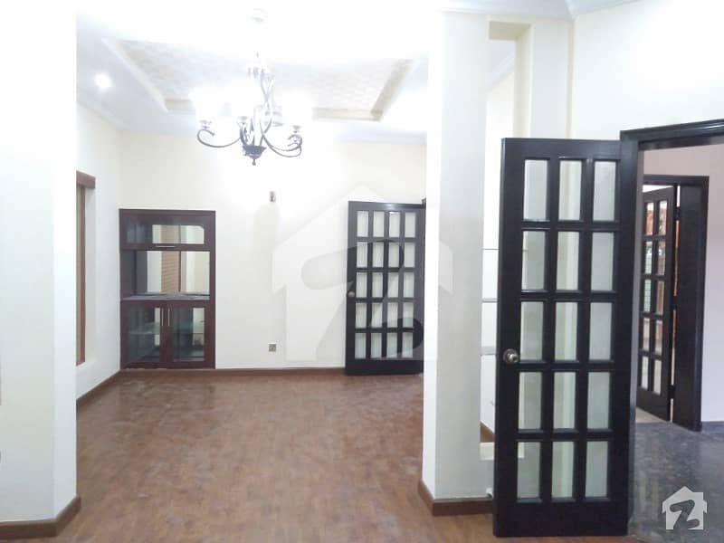 Ten Marla House Available For Rent In Dha Lahore