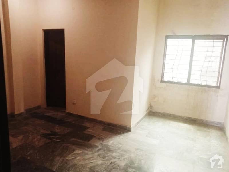 گلشن علی کالونی کینٹ لاہور میں 3 کمروں کا 10 مرلہ مکان 2 کروڑ میں برائے فروخت۔