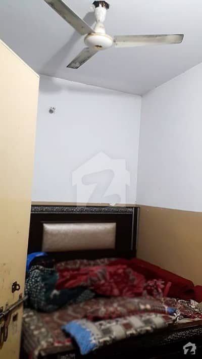 کچا جیل روڈ لاہور میں 2 کمروں کا 1 مرلہ فلیٹ 17.5 لاکھ میں برائے فروخت۔