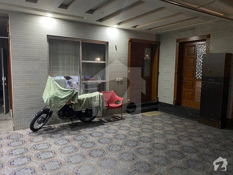 ویلینشیاء ۔ بلاک کے ویلینشیاء ہاؤسنگ سوسائٹی لاہور میں 7 کمروں کا 12 مرلہ مکان 2.3 کروڑ میں برائے فروخت۔