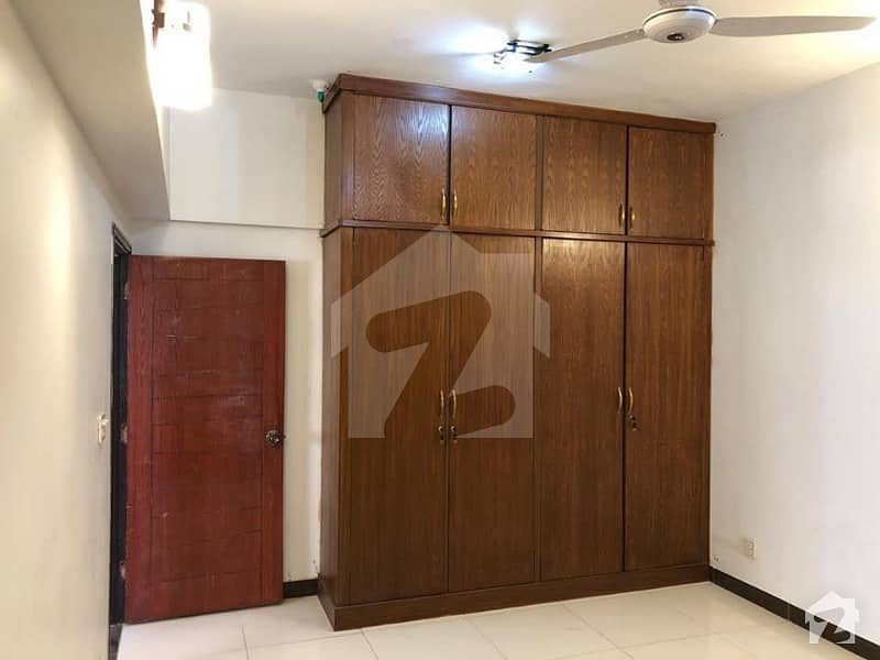 1000  Square Feet Flat In Central Khayaban-E-Ittehad Road For Sale