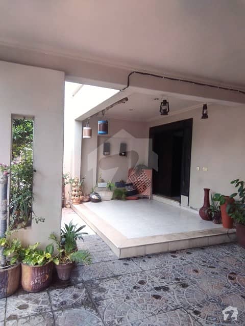27000 Square Feet Farm House In Cantt For Rent
