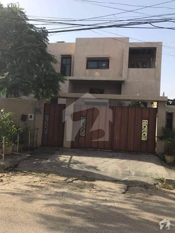 کے ڈی اے سکیم 1 کراچی میں 8 کمروں کا 1 کنال مکان 14 کروڑ میں برائے فروخت۔