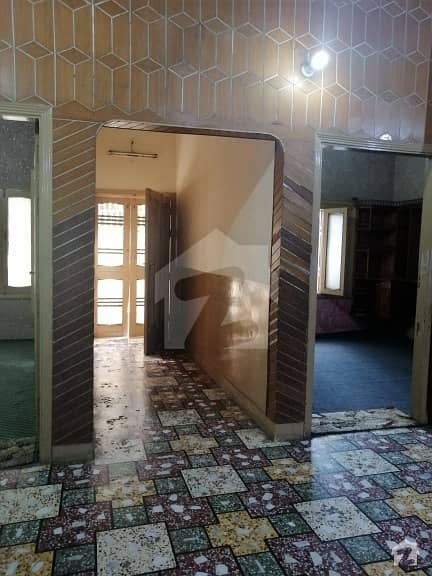 سیشن کورٹ روڈ گوجرانوالہ میں 2 کمروں کا 10 مرلہ مکان 29 ہزار میں کرایہ پر دستیاب ہے۔
