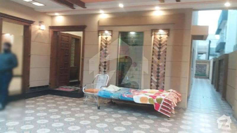 پی آئی اے ہاؤسنگ سکیم ۔ بلاک سی پی آئی اے ہاؤسنگ سکیم لاہور میں 3 کمروں کا 1 کنال بالائی پورشن 50 ہزار میں کرایہ پر دستیاب ہے۔