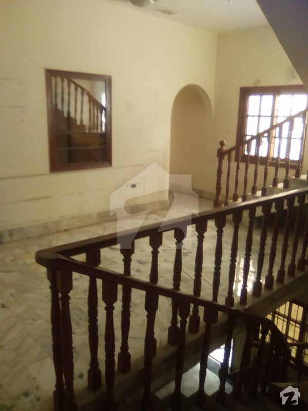 Clifton Block9 Surrounding Islamic Chamber Townhouse 250 Sqyds 4 Beds For Rent