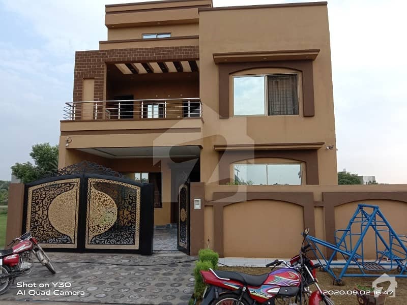 10 Marla House Mannan Town Main Boulevard