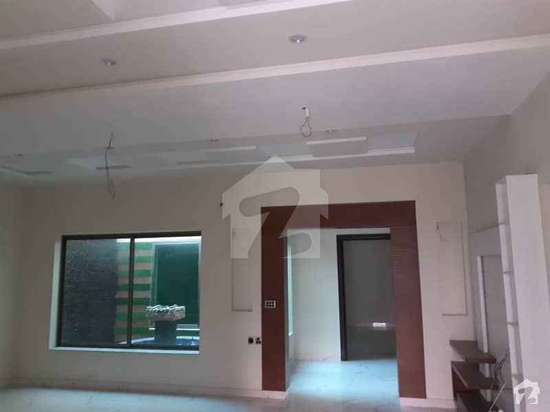 5 Marla Lower Portion Situated In Satiana Road For Rent