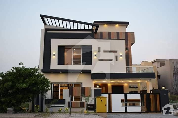 10 Marla Elegant Designer House Is Available For Sale