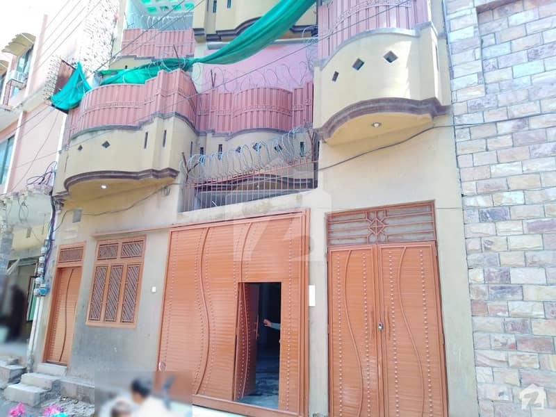 گلبرگ پشاور میں 3 کمروں کا 7 مرلہ مکان 25 ہزار میں کرایہ پر دستیاب ہے۔