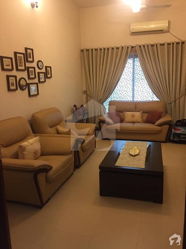 نیو آفیسرز کالونی صدر کینٹ لاہور میں 5 کمروں کا 10 مرلہ مکان 2.3 کروڑ میں برائے فروخت۔