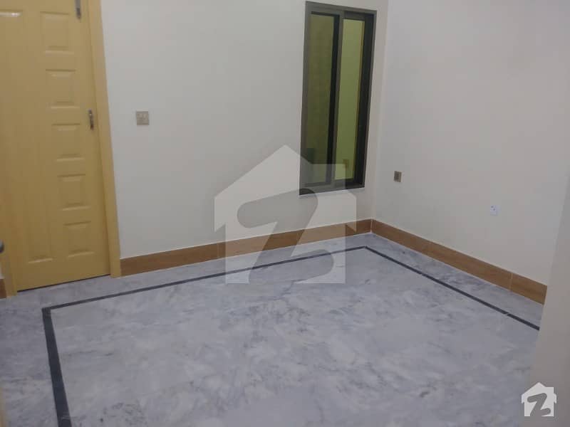 جھنگ روڈ فیصل آباد میں 6 کمروں کا 4 مرلہ مکان 35 ہزار میں کرایہ پر دستیاب ہے۔